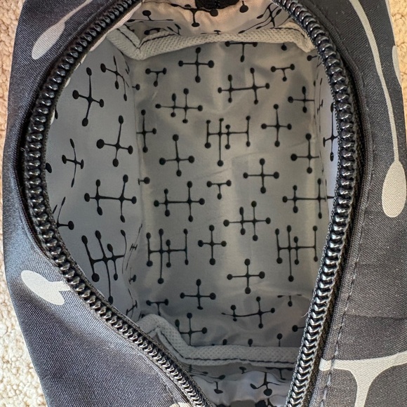 American Airlines Eames dot print amenity travel bag - Picture 5 of 11